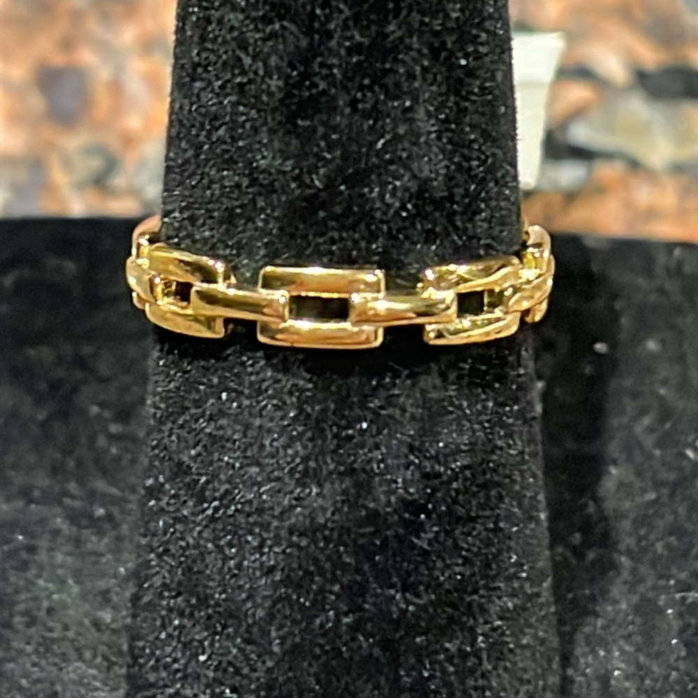 Simple link ring gold Sz 5.5 NWT